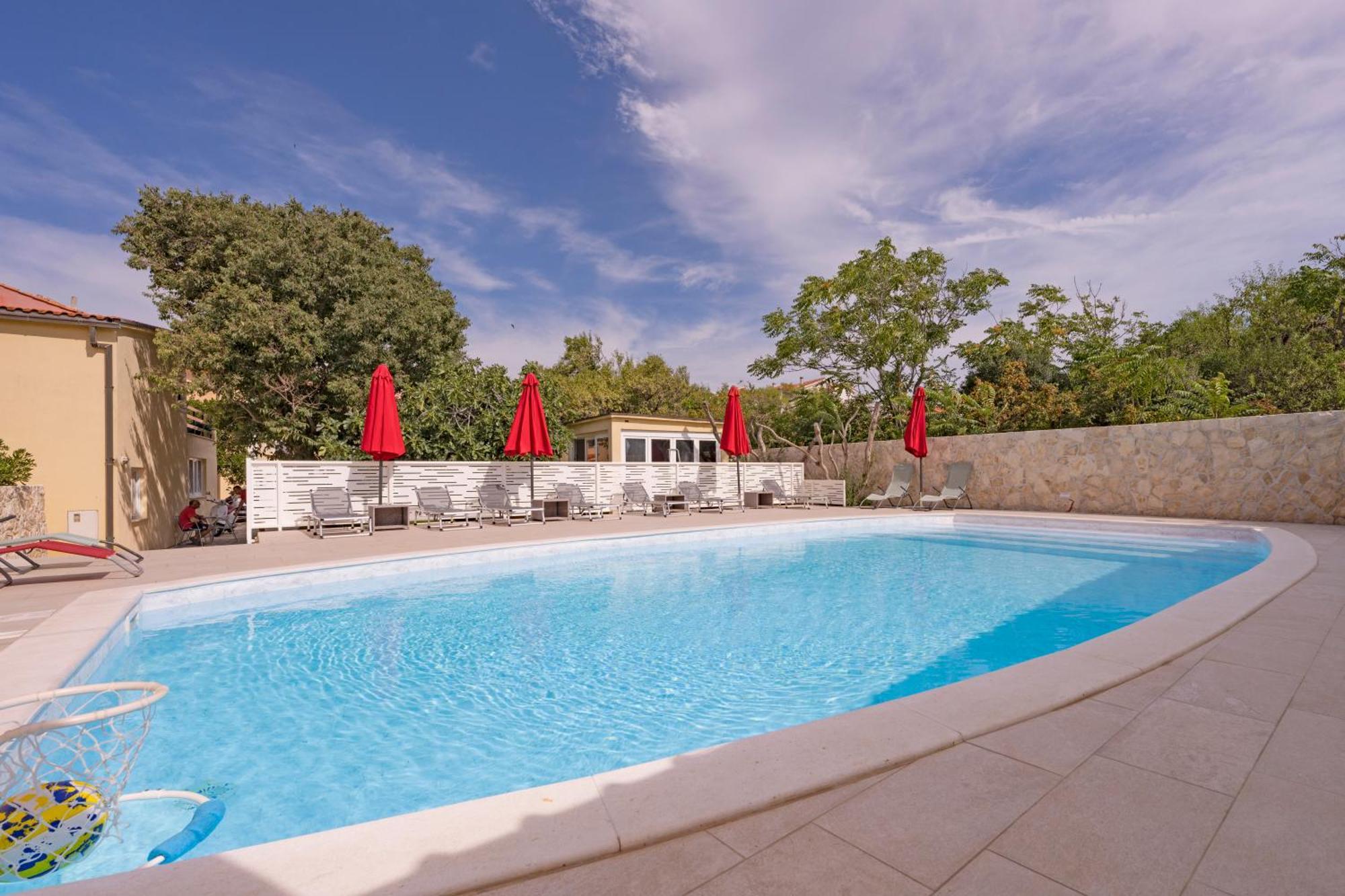 Apartmani Lovren Новалья Экстерьер фото