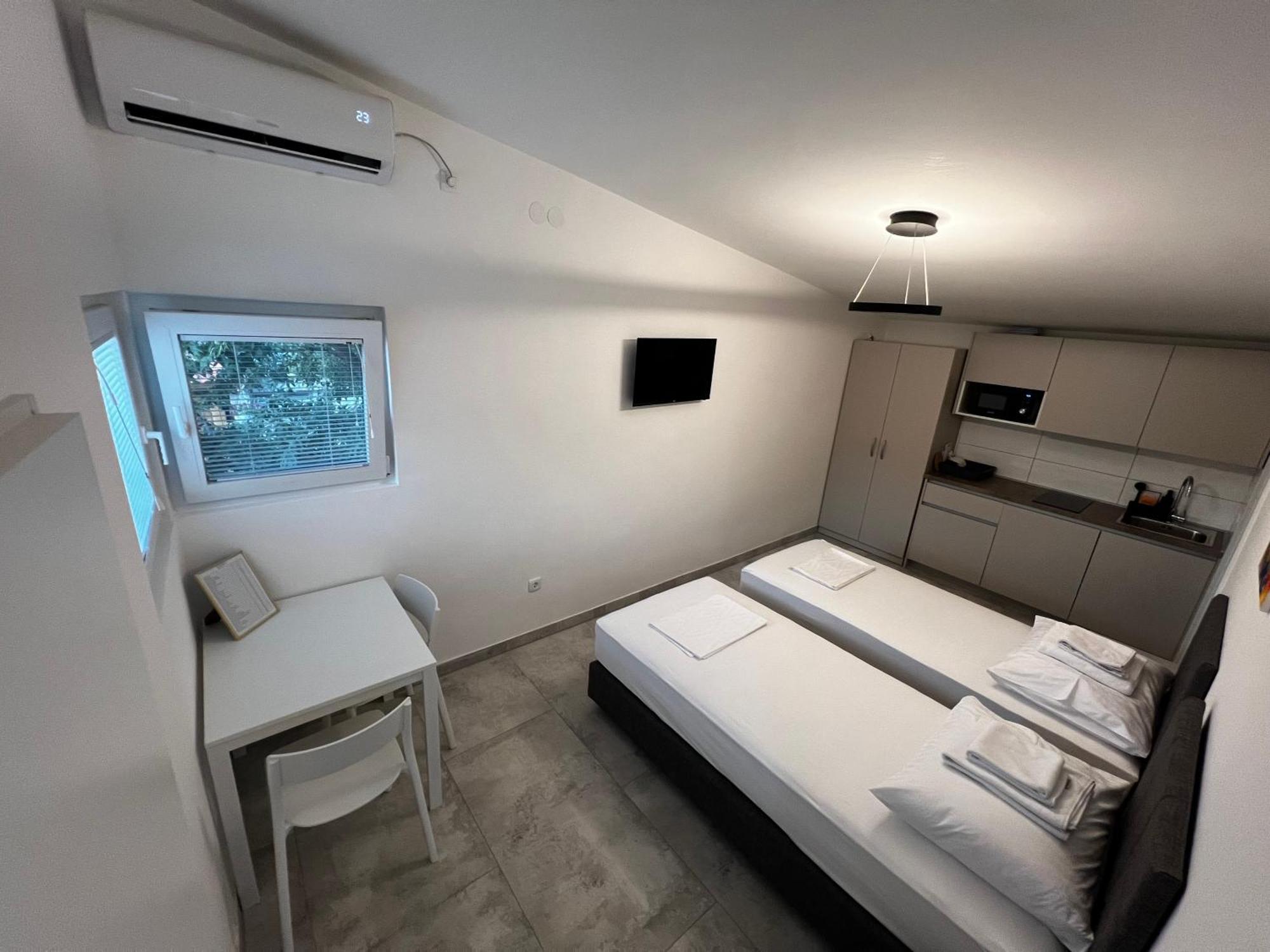 Apartmani Lovren Новалья Экстерьер фото